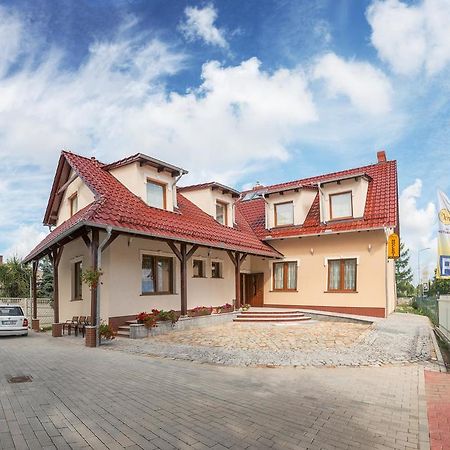 Vera Hotell Sulechów Exteriör bild