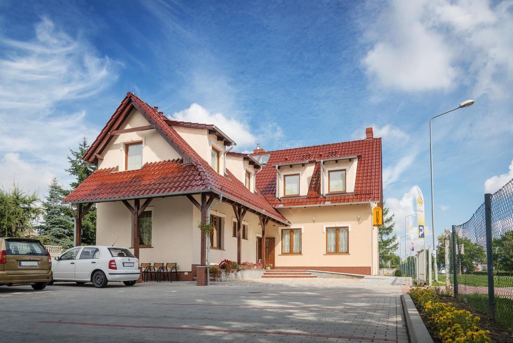 Vera Hotell Sulechów Exteriör bild